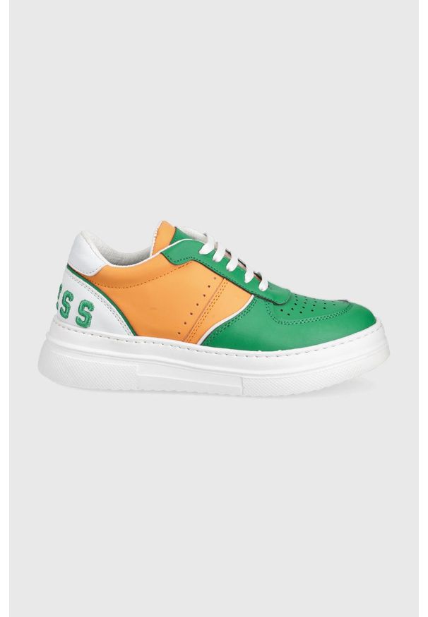 Guess buty dziecięce kolor zielony. Nosek buta: okrągły. Zapięcie: sznurówki. Kolor: zielony. Materiał: skóra, guma. Obcas: na platformie