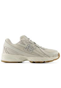 Buty unisex New Balance U7407KF - beżowe. Kolor: beżowy. Materiał: materiał, syntetyk. Szerokość cholewki: normalna. Sezon: lato. Sport: turystyka piesza #1
