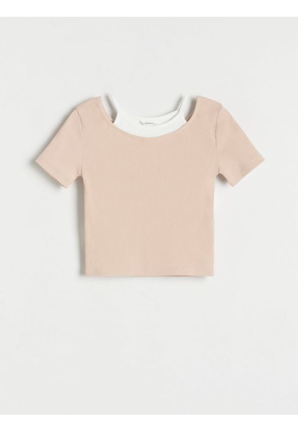 Reserved - Prążkowany t-shirt - beżowy. Kolor: beżowy. Materiał: prążkowany. Długość: krótkie