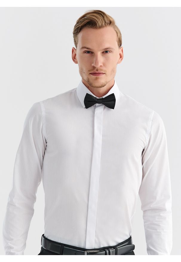 Pako Lorente - PAKO LORENTE – Koszula męska ODO P000B-1X-407-B-S. Typ kołnierza: kołnierzyk klasyczny. Materiał: poliester, bawełna. Długość rękawa: długi rękaw. Długość: długie. Wzór: gładki. Styl: elegancki, klasyczny