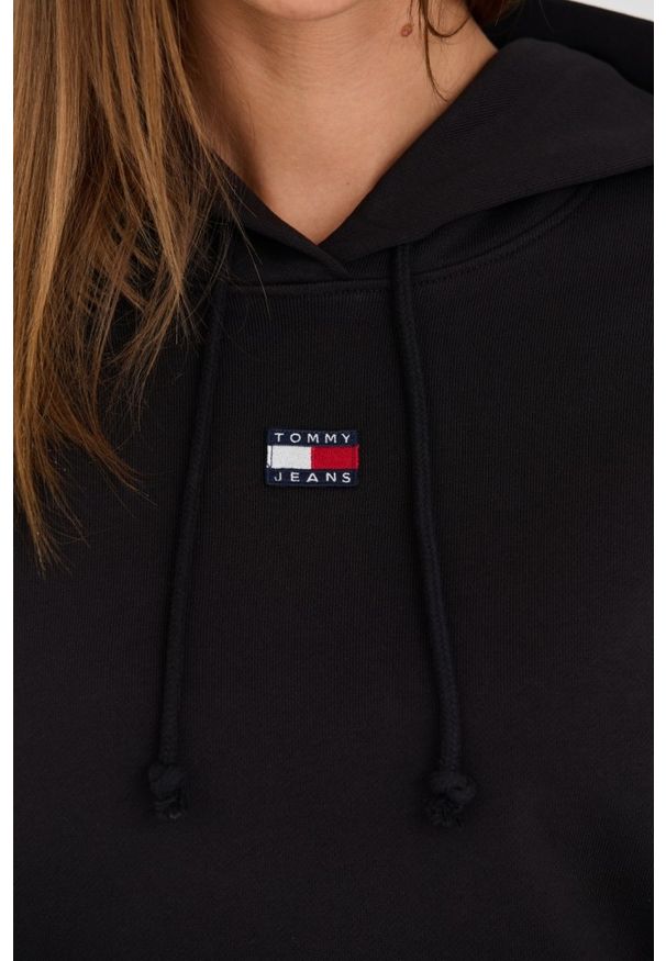 Tommy Jeans - TOMMY JEANS Czarna damska bluza z kapturem. Typ kołnierza: kaptur. Kolor: czarny