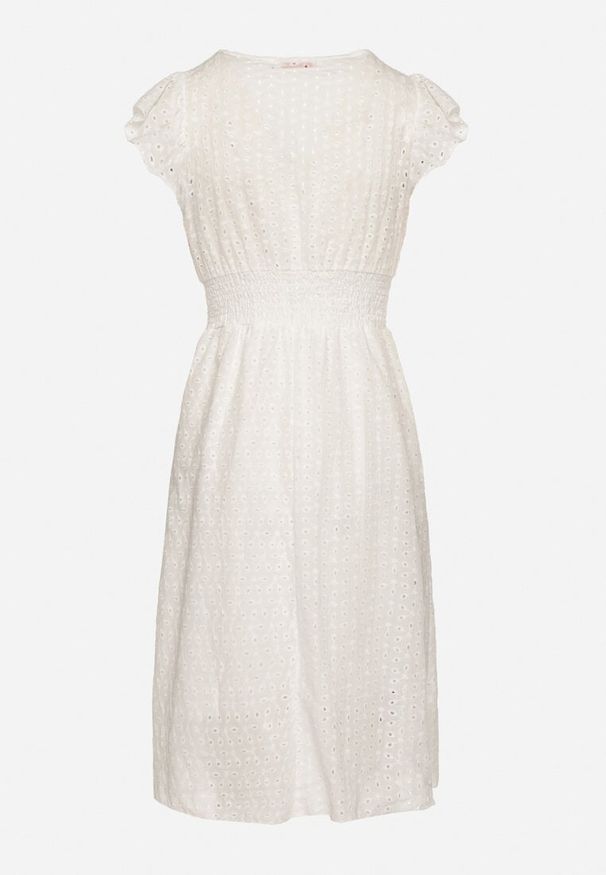 Born2be - Biała Bawełniana Sukienka o Rozkloszowanym Kroju z Haftami Nelalina. Okazja: na co dzień. Typ kołnierza: dekolt w kształcie V. Kolor: biały. Materiał: bawełna. Wzór: haft. Typ sukienki: rozkloszowane. Styl: klasyczny, casual, elegancki. Długość: midi