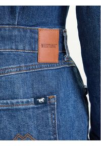 Mustang Sukienka jeansowa Emma 1016939 Niebieski Slim Fit. Kolor: niebieski. Materiał: bawełna