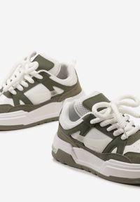 Renee - Zielono-Białe Płaskie Casualowe Sneakersy ze Sznurowaniem i Transparentnym Elementem z Tyłu Gamarie. Okazja: na co dzień. Nosek buta: okrągły. Zapięcie: sznurówki. Kolor: biały, zielony. Materiał: materiał. Obcas: na obcasie. Wysokość obcasa: niski