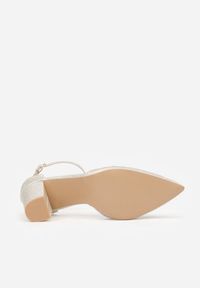 Born2be - Złote Czółenka na Obcasie Ozdobione Brokatem i Cyrkoniami Prisnara. Okazja: na co dzień. Zapięcie: sprzączka. Kolor: złoty. Materiał: jeans. Wzór: aplikacja. Obcas: na obcasie. Styl: klasyczny, casual, elegancki. Wysokość obcasa: średni #6