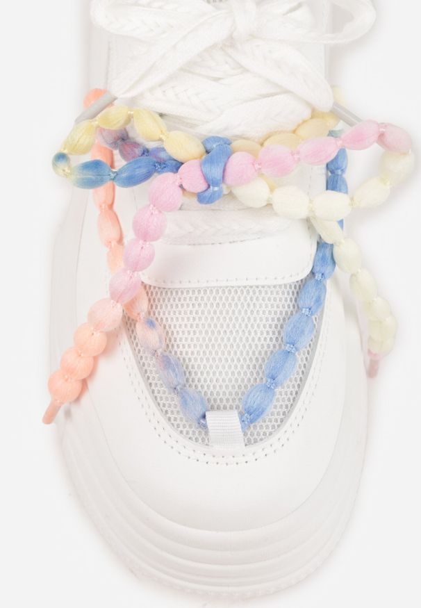 Born2be - Białe Sneakersy na Grubej Podeszwie Ozdobione Koralikami Amomera. Okazja: na co dzień. Kolor: biały. Wzór: aplikacja