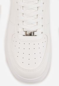 Born2be - Białe Sneakersy z Perforacją na Nosku Elletia. Okazja: na co dzień. Zapięcie: sznurówki. Kolor: biały. Materiał: bawełna, jeans #5
