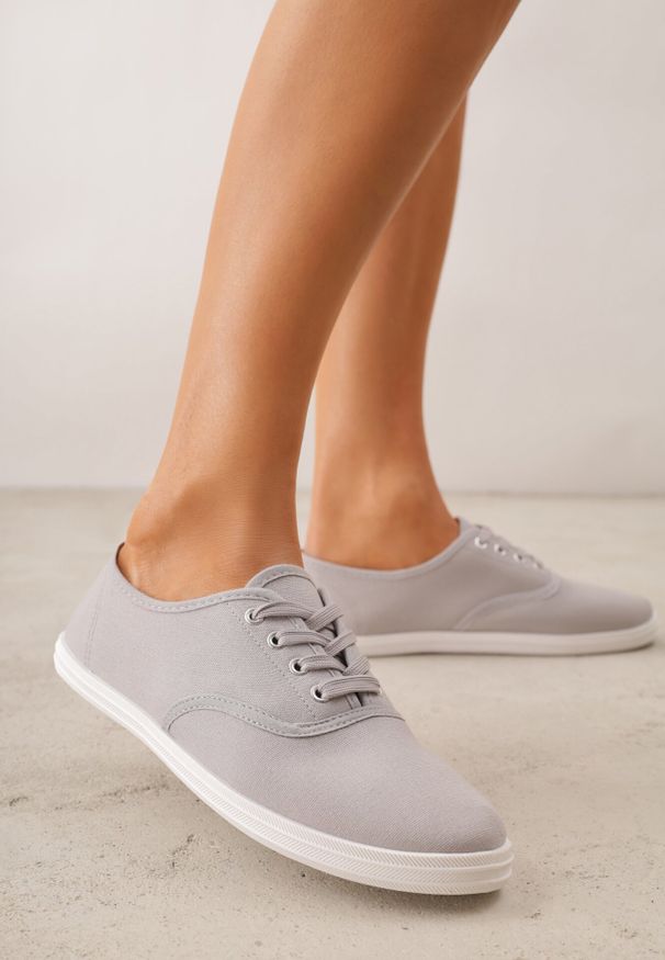 Born2be - Szare Tenisówki na Płaskiej Podeszwie ze Sznurowaniem i Okrągłym Noskiem Ezoma. Wysokość cholewki: przed kostkę. Nosek buta: okrągły. Kolor: szary. Wzór: kropki. Obcas: na płaskiej podeszwie