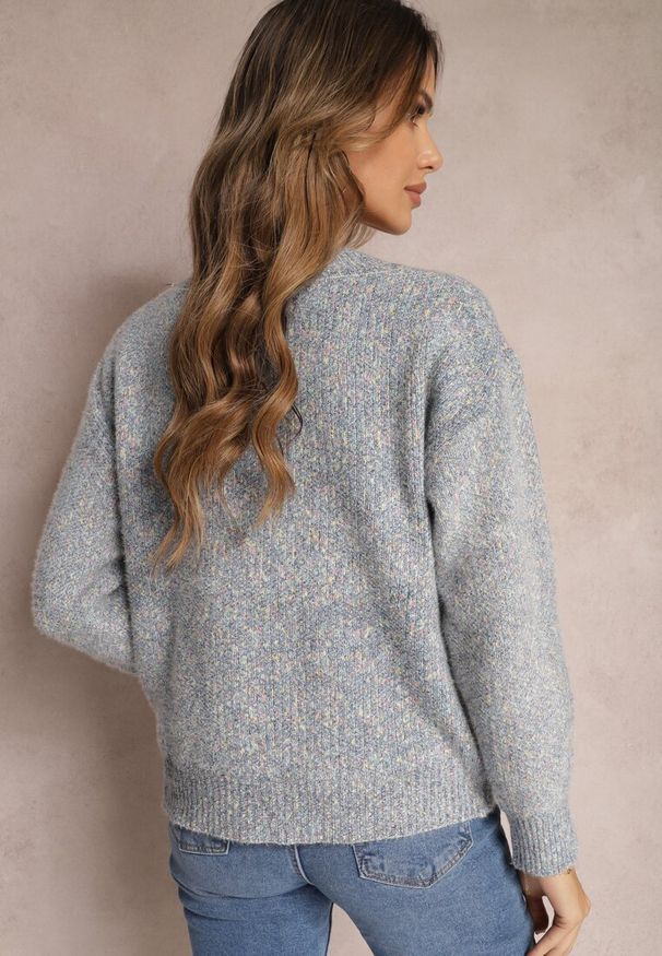 Renee - Granatowy Sweter z Ozdobnym Napisem Wykończony Ściągaczami Minisoji. Kolor: niebieski. Materiał: elastan, wiskoza. Wzór: napisy