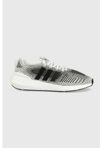 adidas Originals sneakersy Swift Run kolor czarny. Zapięcie: sznurówki. Kolor: czarny. Materiał: materiał, guma. Sport: bieganie