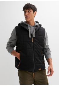 bonprix - Kamizelka pikowana z kapturem z detalami z imitacji skóry. Typ kołnierza: kaptur. Kolor: czarny. Materiał: skóra #1