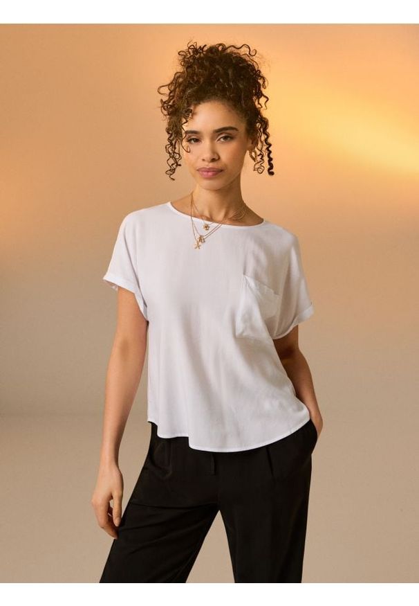 Sinsay - Wiskozowa bluzka - biały. Kolor: biały. Materiał: wiskoza