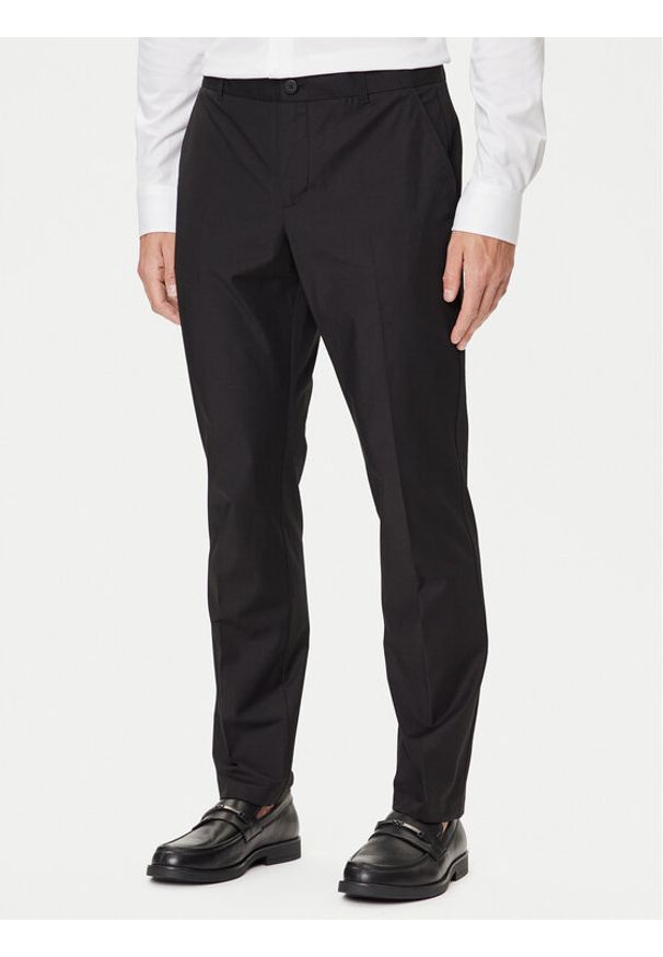 Guess Spodnie materiałowe M4YB01 WG9Z2 Czarny Regular Fit. Kolor: czarny. Materiał: bawełna