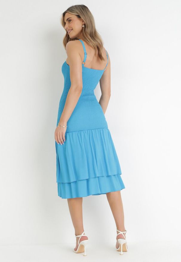 Born2be - Niebieska Wiskozowa Sukienka Midi o Dopasowanym Fasonie Ilynn. Typ kołnierza: dekolt kwadratowy. Kolor: niebieski. Materiał: wiskoza. Długość rękawa: na ramiączkach. Długość: midi