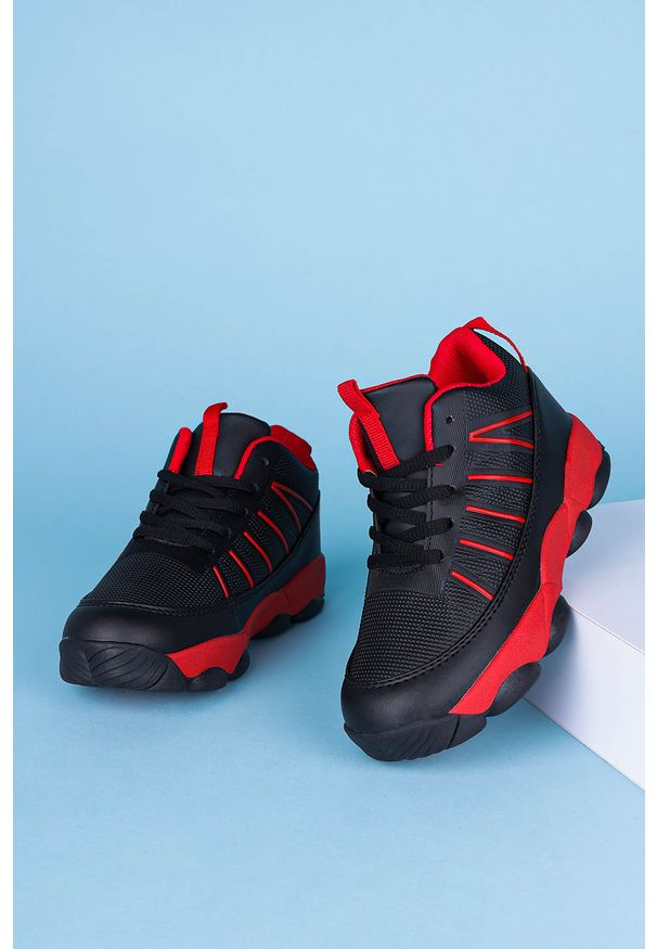 Casu - Czarne buty sportowe sznurowane casu 201i/br. Kolor: czarny, wielokolorowy, czerwony