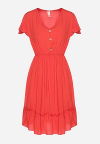 Born2be - Czerwona Rozkloszowana Bawełniana Sukienka z Guzikami i Falbanami Natinema. Okazja: na co dzień. Typ kołnierza: dekolt w serek. Kolor: czerwony. Materiał: bawełna. Sezon: lato. Styl: casual #4