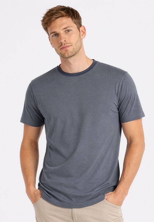 Volcano - T-shirt w podstawowym stylu TM-RAGNAR. Okazja: na co dzień, na spacer. Materiał: jeans, materiał, bawełna, tkanina. Długość rękawa: krótki rękaw. Długość: krótkie. Wzór: gładki. Sezon: wiosna, lato. Styl: casual