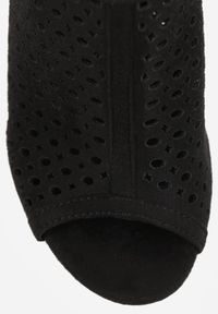 Born2be - Czarne Ażurowe Sandały na Obcasie ze Skórzaną Wkładką Linwena. Okazja: na imprezę, na co dzień, na spacer. Zapięcie: sprzączka. Kolor: czarny. Wzór: ażurowy. Materiał: skóra. Sezon: lato. Obcas: na obcasie. Styl: boho, casual, klasyczny. Wysokość obcasa: wysoki #3