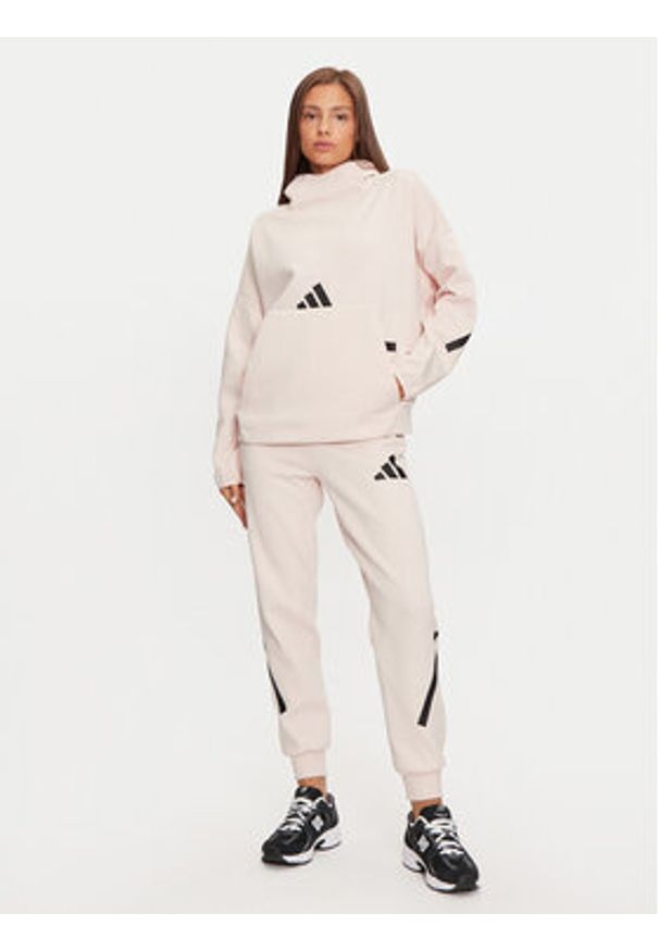 Adidas - adidas Bluza Z.N.E. JF4782 Różowy Loose Fit. Kolor: różowy. Materiał: bawełna