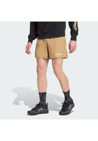Adidas - Szorty Terrex Multi. Kolor: brązowy. Materiał: materiał