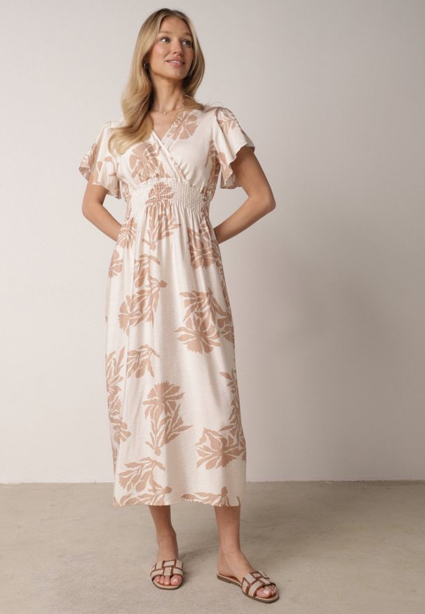 Born2be - Beżowa Wiskozowa Sukienka o Rozkloszowanym Kroju z Kopertowym Dekoltem Morgassa. Okazja: na co dzień. Kolor: beżowy. Materiał: wiskoza. Wzór: kwiaty. Sezon: lato. Typ sukienki: kopertowe. Styl: casual, klasyczny