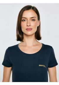 Big-Star - Koszulka damska z brokatowym nadrukiem granatowa Merra 403. Kolor: niebieski. Materiał: dzianina, puch. Długość rękawa: krótki rękaw. Długość: krótkie. Wzór: nadruk. Sezon: zima. Styl: wizytowy, klasyczny #6