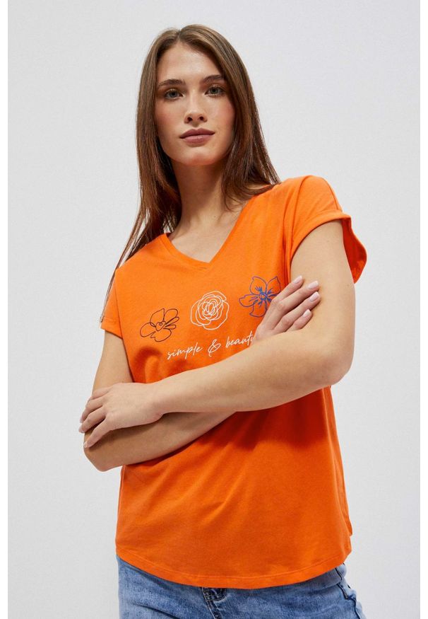 MOODO - T-shirt z dekoltem w serek i nadrukiem pomarańczowy. Typ kołnierza: dekolt w serek. Kolor: pomarańczowy. Materiał: bawełna. Wzór: nadruk