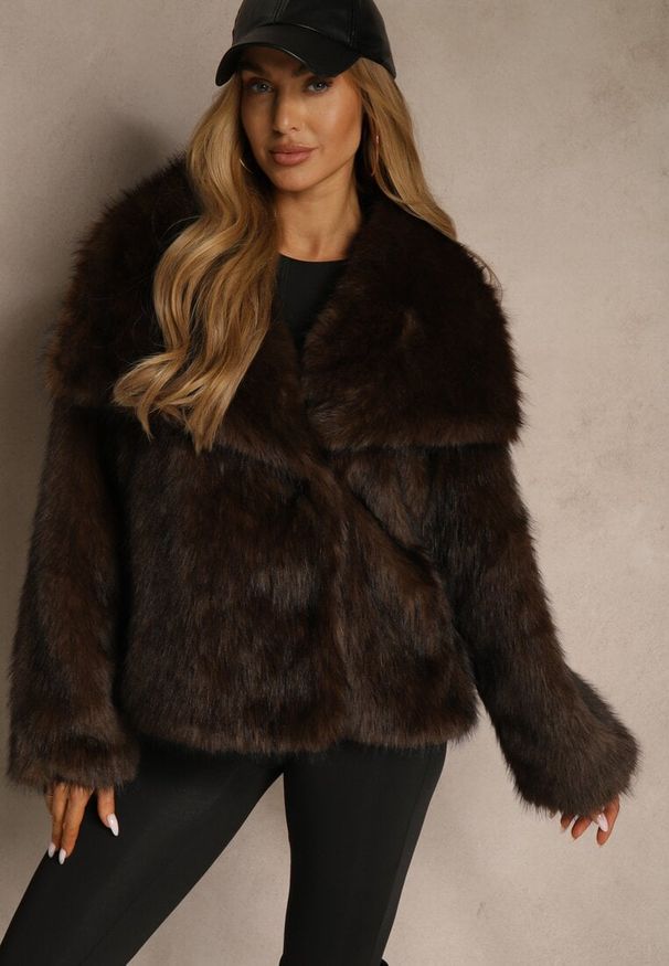 Renee - Brązowa Kurtka Futerko o Kroju Oversize z Szerokim Kołnierzem Reissa. Kolor: brązowy. Materiał: futro