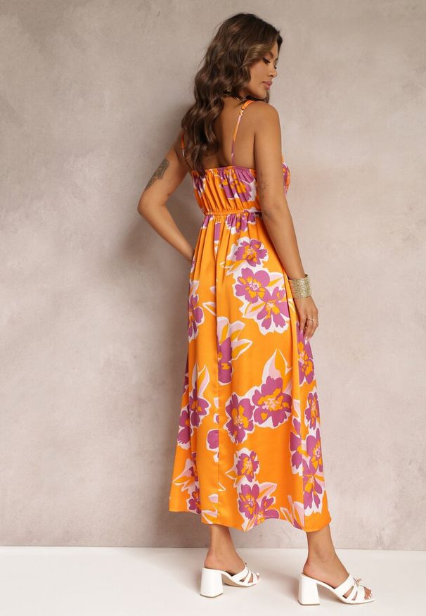 Renee - Pomarańczowa Satynowa Sukienka Maxi w Kwiaty ze Zdobieniem przy Dekolcie Benna. Kolor: pomarańczowy. Materiał: satyna. Długość rękawa: na ramiączkach. Wzór: aplikacja, kwiaty. Długość: maxi