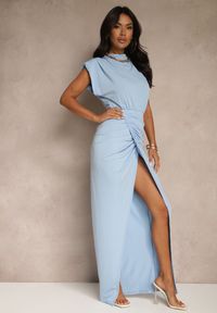 Renee - Niebieska Dopasowana Sukienka Maxi z Rozcięciem i Poduszkami w Ramionach Racbba. Kolor: niebieski. Styl: glamour, elegancki. Długość: maxi #5