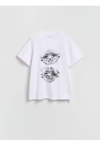 Reserved - T-shirt z nadrukiem - biały. Kolor: biały. Materiał: bawełna, dzianina. Wzór: nadruk