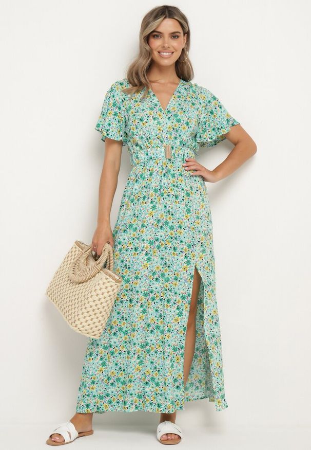 Born2be - Zielona Wiskozowa Sukienka z Kopertowym Dekoltem i Gumką w Pasie z Paskiem i Rozcięciem Vikama. Okazja: na spacer, na imprezę. Typ kołnierza: dekolt kopertowy. Kolor: zielony. Materiał: wiskoza. Typ sukienki: kopertowe. Styl: elegancki