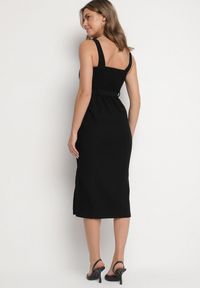 Born2be - Czarna Sukienka z Wiskozą o Dopasowanym Kroju z Rozcięciami i Paskiem Venilra. Okazja: na co dzień. Typ kołnierza: dekolt kwadratowy. Kolor: czarny. Materiał: wiskoza. Długość rękawa: na ramiączkach. Styl: elegancki, casual, klasyczny #2