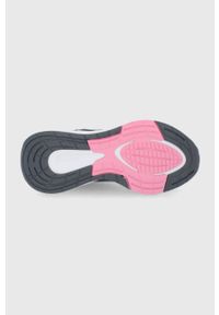 Adidas - adidas Buty kolor czarny. Nosek buta: okrągły. Zapięcie: sznurówki. Kolor: czarny. Materiał: materiał. Sport: bieganie