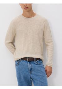 Reserved - Sweter ze strukturalnej dzianiny - beżowy. Kolor: beżowy. Materiał: dzianina
