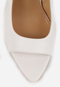 Renee - Białe Sandały Slingback VICES na Szpilce z Odkrytym Noskiem Blooma. Okazja: na co dzień, na ślub cywilny, na wesele. Zapięcie: pasek. Kolor: biały. Materiał: jeans. Obcas: na szpilce. Styl: casual #8