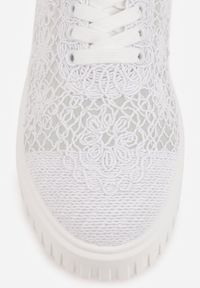 Born2be - Białe Ażurowe Sneakersy Vices na Grubej Podeszwie z Tłoczeniem Luminise. Okazja: na co dzień. Kolor: biały. Materiał: jeans. Szerokość cholewki: normalna. Wzór: ażurowy #6