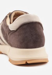 Renee - Brązowe Sneakersy z Zamszu Naturalnego z Ozdobnymi Paskami i Perforacją Ravinelle. Okazja: na co dzień. Zapięcie: pasek. Kolor: brązowy. Materiał: zamsz #7