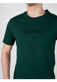 Guess T-Shirt "Gustavo" | X2VI15KAK93 | Mężczyzna | Zielony. Okazja: na co dzień. Kolor: zielony. Materiał: bawełna. Styl: klasyczny, casual, elegancki