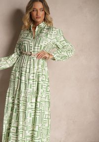 Renee - Zielona Rozkloszowana Sukienka z Wiskozą w Geometryczny Print Apirestia. Okazja: na co dzień, na spacer. Typ kołnierza: dekolt w kształcie V. Kolor: zielony. Materiał: wiskoza. Wzór: geometria, nadruk. Typ sukienki: proste. Styl: casual, elegancki
