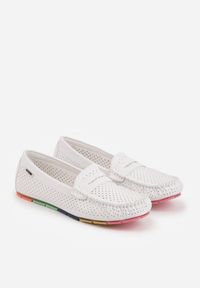 Born2be - Białe Ażurowe Mokasyny ze Skórzaną Wkładką Ozdobione Przeszyciami Sylilise. Okazja: na co dzień. Kolor: biały. Materiał: skóra. Wzór: ażurowy, aplikacja. Styl: casual, klasyczny #4