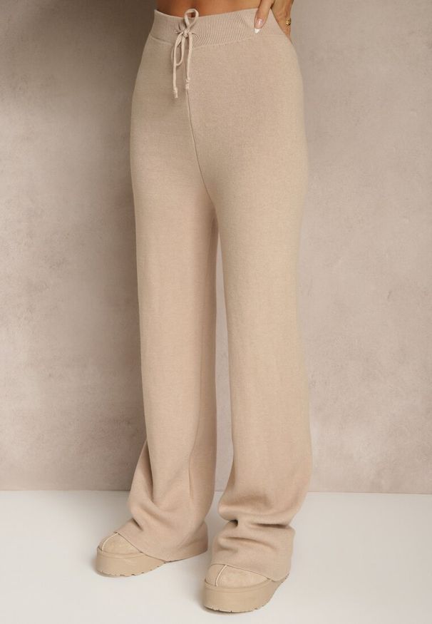 Renee - Beżowe Dzianinowe Spodnie Wide Leg z Ociepleniem Miosea. Okazja: do domu, na co dzień, na spacer. Kolor: beżowy. Materiał: dzianina. Styl: casual, elegancki