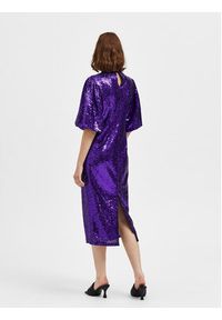 Selected Femme Sukienka koktajlowa Sola 16086217 Fioletowy Regular Fit. Kolor: fioletowy. Materiał: syntetyk. Styl: wizytowy #2