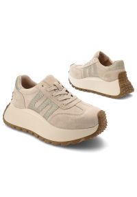 Sneakersy damskie Filippo, wykonane ze skóry naturalnej miękka i elastyczna cholewka klasyczny sznurowany fason, beżowe, DP7511/26 BE. Okazja: na co dzień. Zapięcie: sznurówki. Kolor: beżowy. Materiał: skóra. Szerokość cholewki: normalna #2