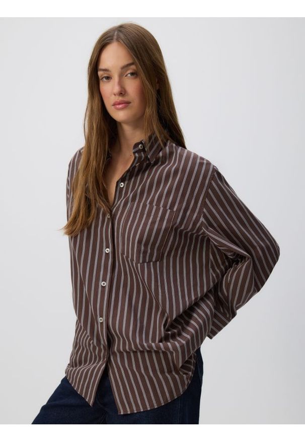 Reserved - Koszula w prążek - ciemnobrązowy. Kolor: brązowy. Materiał: tkanina, bawełna. Wzór: prążki