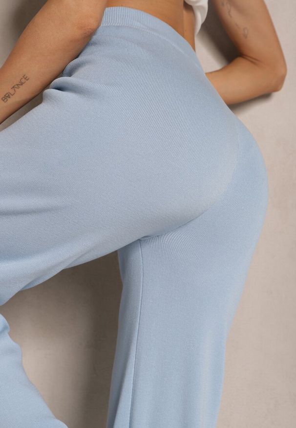 Renee - Niebieskie Szerokie Spodnie z Wiskozą Eralenna. Okazja: na co dzień. Kolor: niebieski. Materiał: wiskoza. Wzór: aplikacja. Styl: klasyczny, elegancki, casual