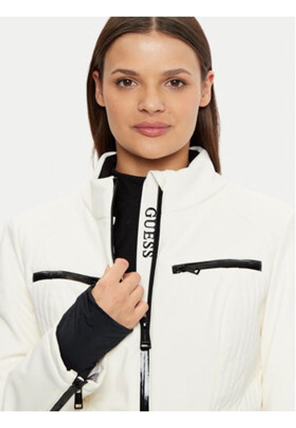 Guess Kombinezon narciarski W4PD1M WH1S0 Écru Regular Fit. Materiał: syntetyk. Sport: narciarstwo