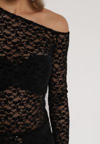 Born2be - Czarna Koronkowa Bluzka z Długim Rękawem i Asymetrycznym Dekoltem Liwedara. Okazja: na co dzień. Kolor: czarny. Materiał: koronka. Długość rękawa: długi rękaw. Długość: długie. Styl: casual, elegancki, klasyczny #5