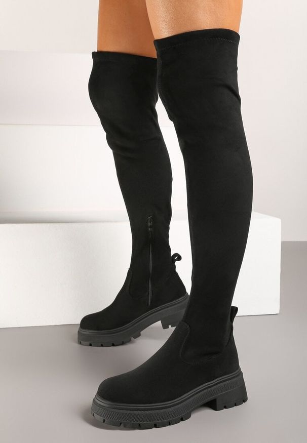 Born2be - Czarne Kozaki na Grubej Podeszwie za Kolano Nialarae. Okazja: na co dzień. Wysokość cholewki: za kolano. Kolor: czarny. Materiał: jeans. Obcas: na obcasie. Styl: elegancki, casual, wizytowy. Wysokość obcasa: średni