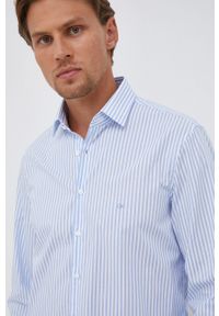 Calvin Klein - Koszula bawełniana. Typ kołnierza: kołnierzyk klasyczny. Kolor: niebieski. Materiał: bawełna. Długość rękawa: długi rękaw. Długość: długie. Styl: klasyczny #1